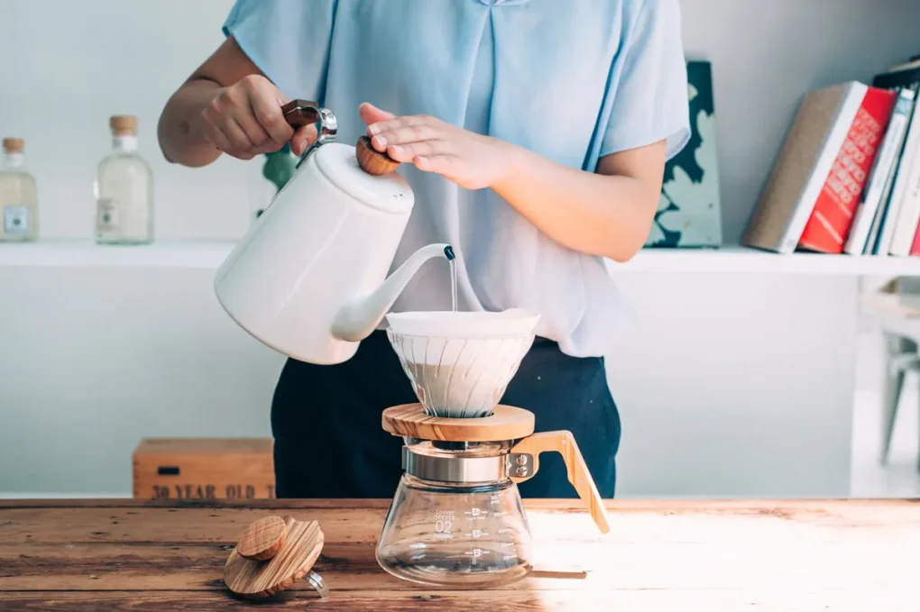 Hario V60 02 Kahve Servis Sürahisi Olive Wood