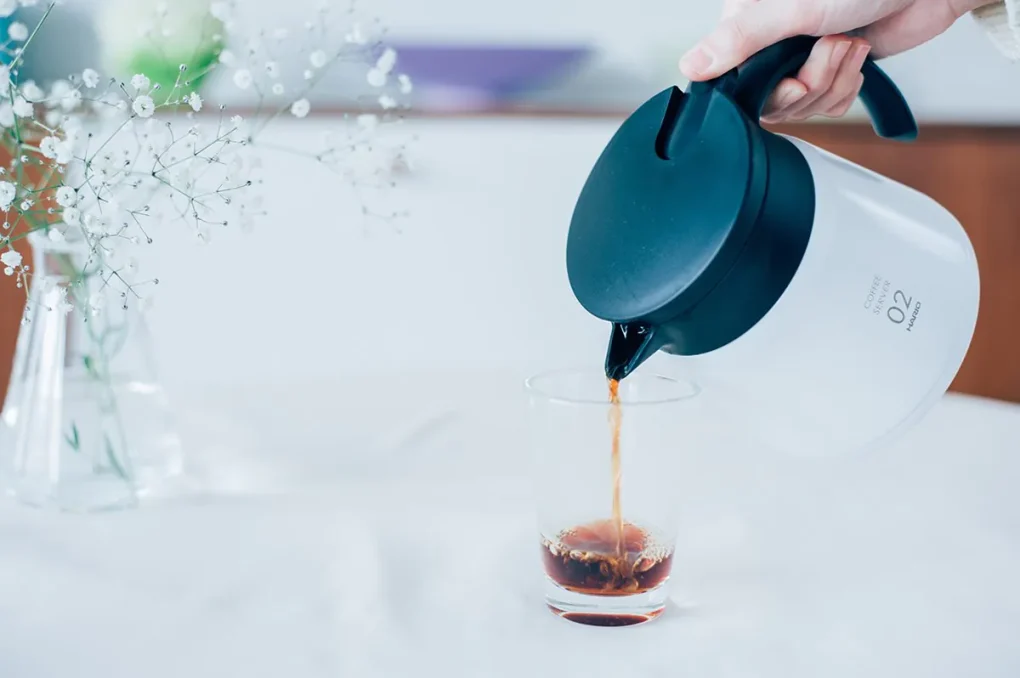 Hario V60 02 Yalıtımlı Paslanmaz Servis Sürahisi Beyaz